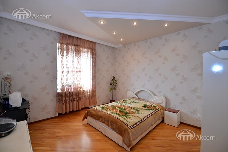 Особняк · 6 комн. · 349 м² · Аджапняк