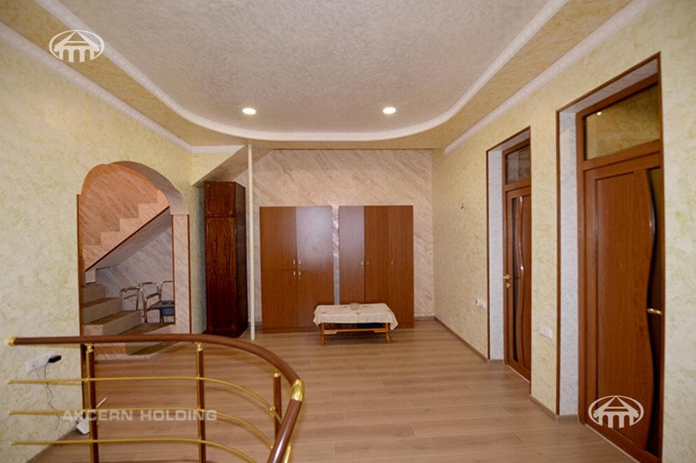 Дом · 6 комн. · 272 м² · Арабкир