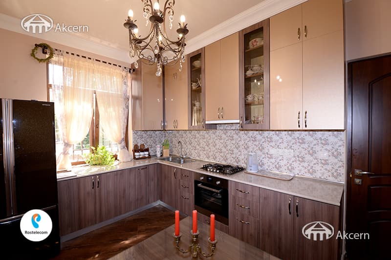 Дом · 4 комн. · 340 м² · Кентрон