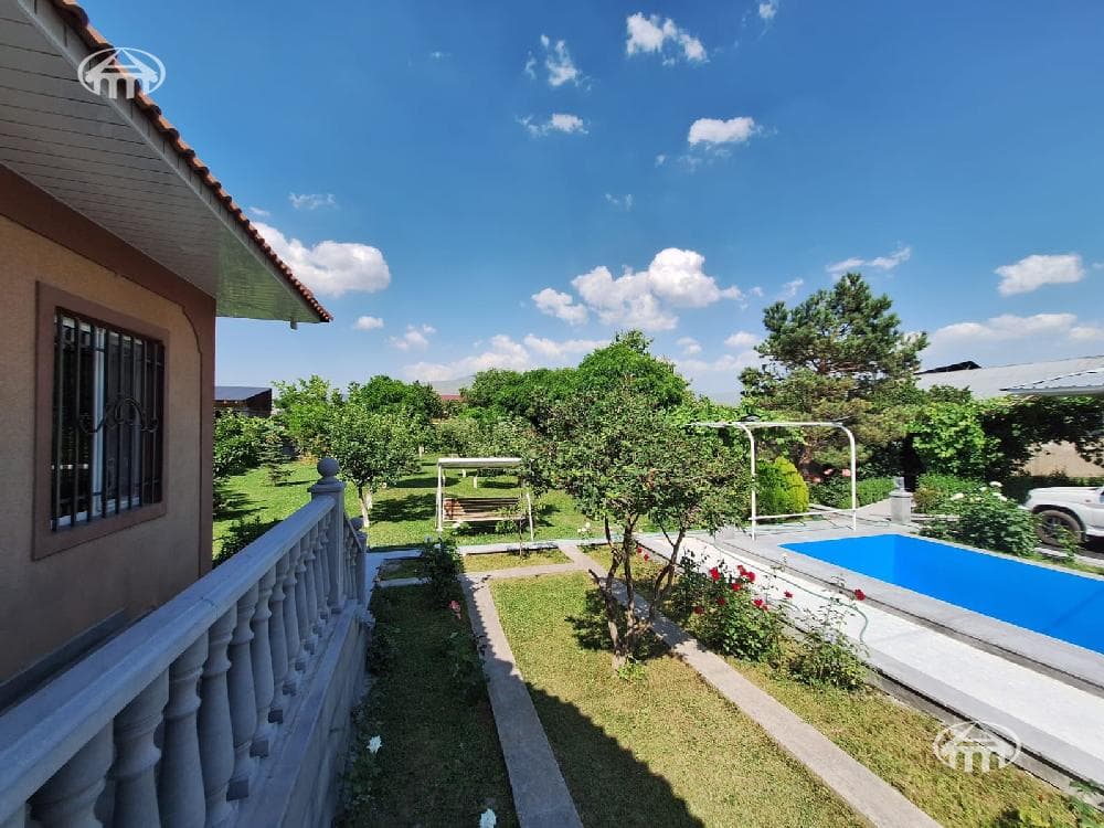 Mansion · 3 rooms · 100 m² · Nor Gyugh