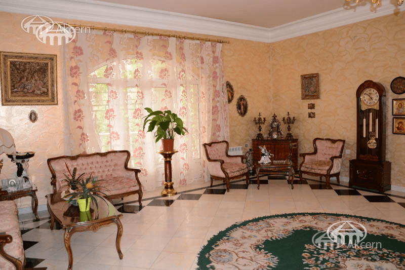 Mansion · 7 rooms · 560 m² · Kentron