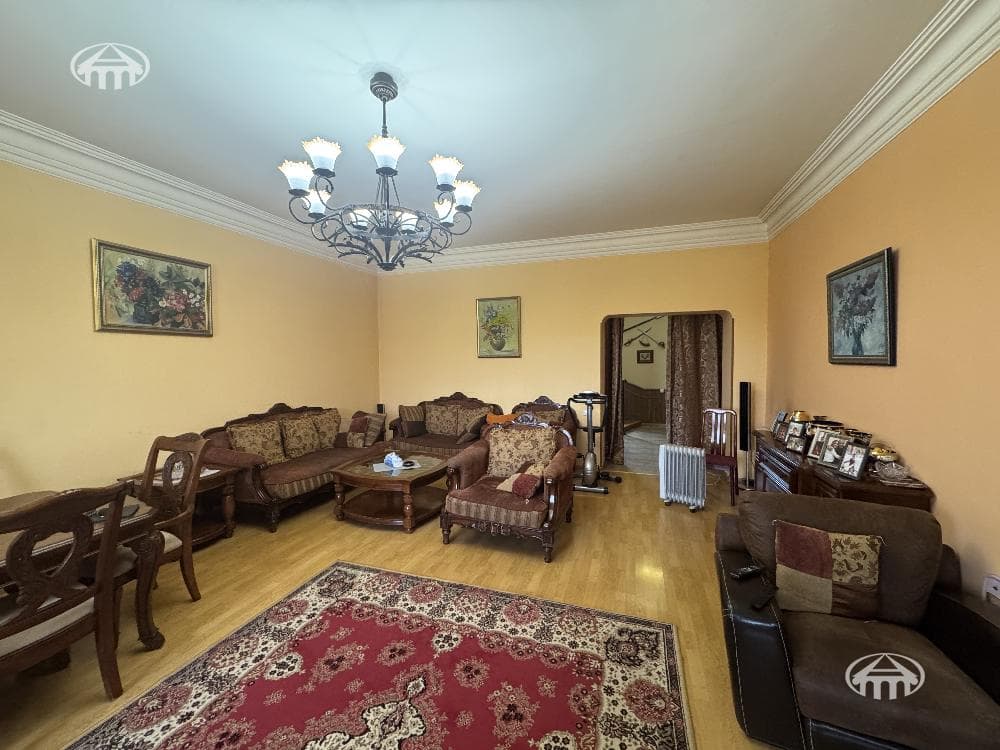 Особняк · 7 комн. · 335 м² · Дзорахпюр