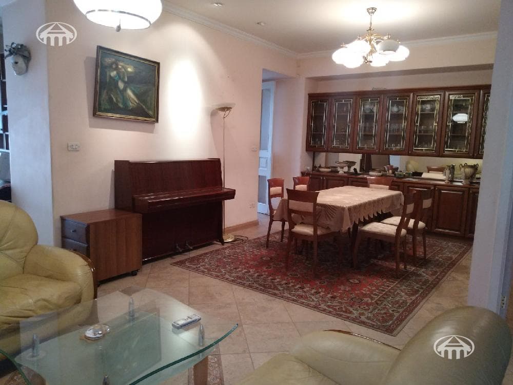 Квартира · 3 комн. · 107 м² · Кентрон