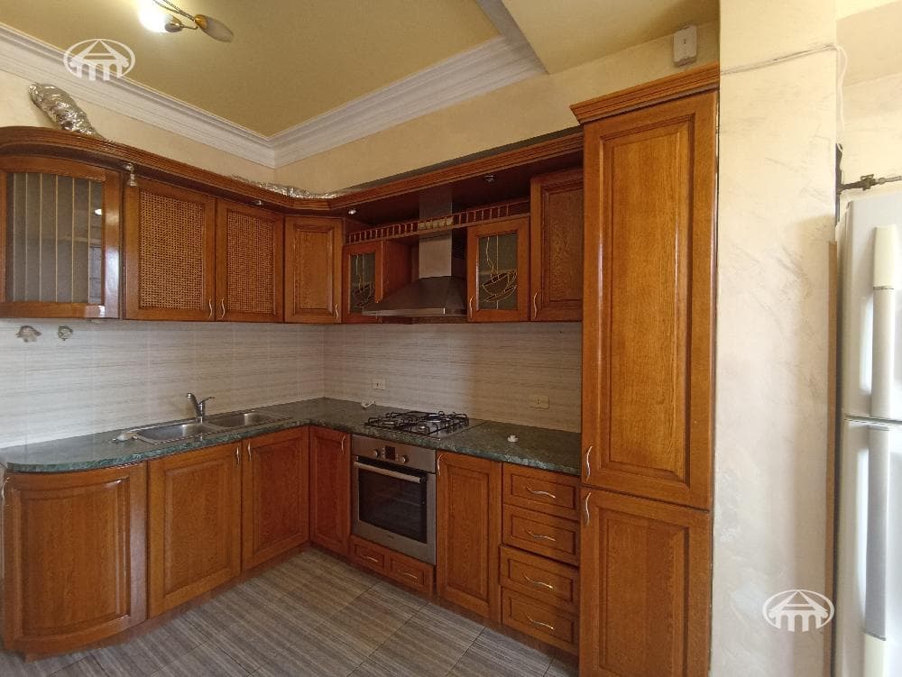 Квартира · 3 комн. · 94 м² · Кентрон