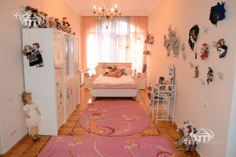 Mansion · 7 rooms · 560 m² · Kentron