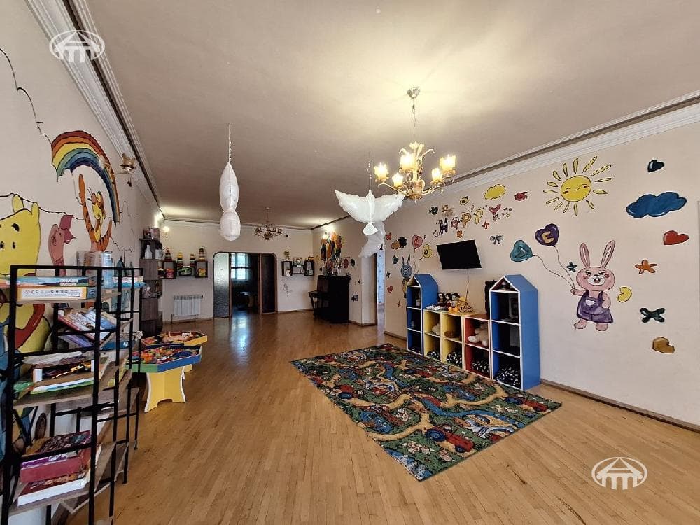 Commercial property · 440 m² · Jrvej