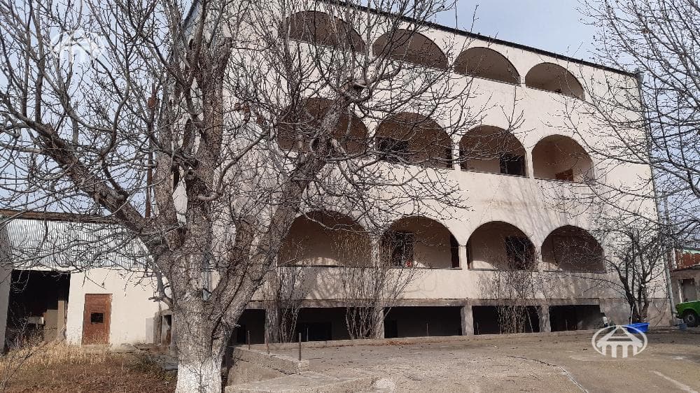 Mansion · 1,117 m² · Arzni