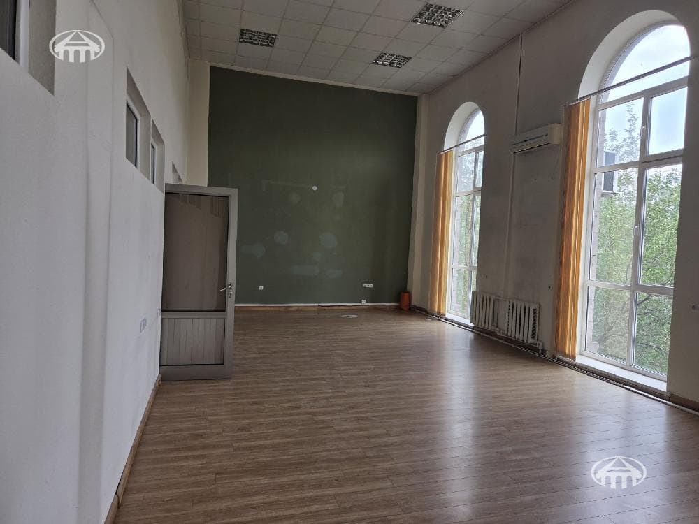 Office · 107 m² · Kentron