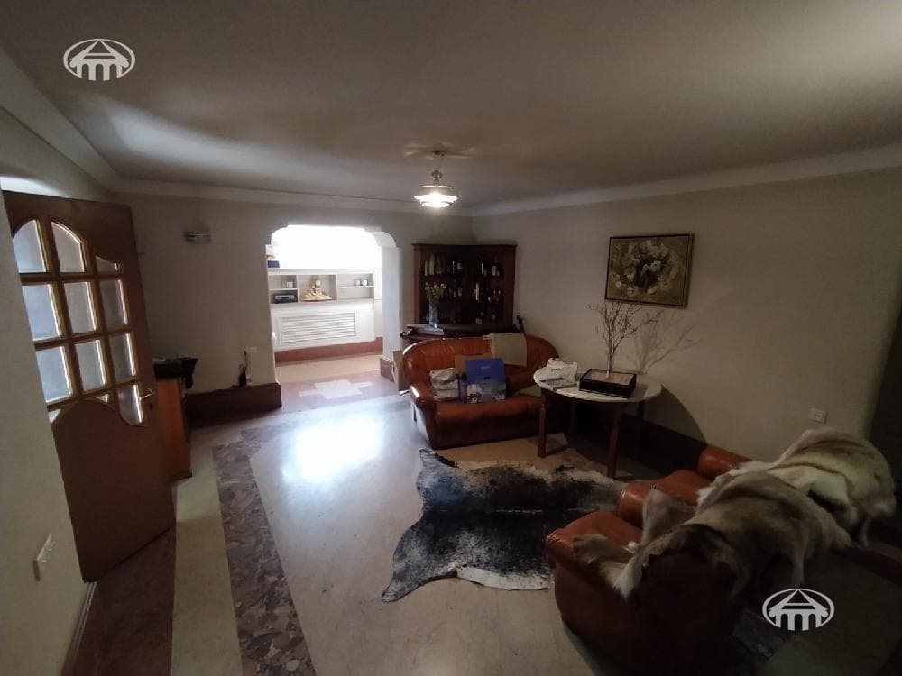 Квартира · 5 комн. · 164 м² · Кентрон