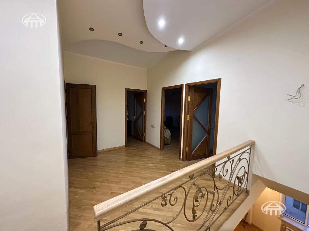 Apartment · 4 rooms · 179 m² · Kentron