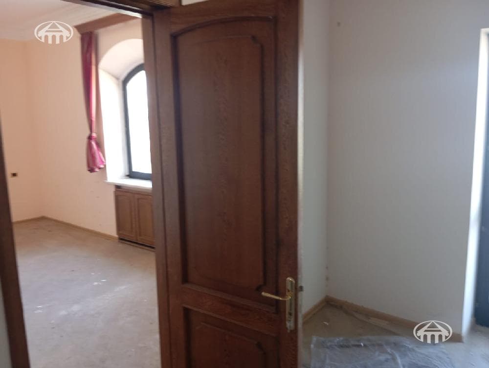 Mansion · 5 rooms · 1,830 m² · Ashtarak