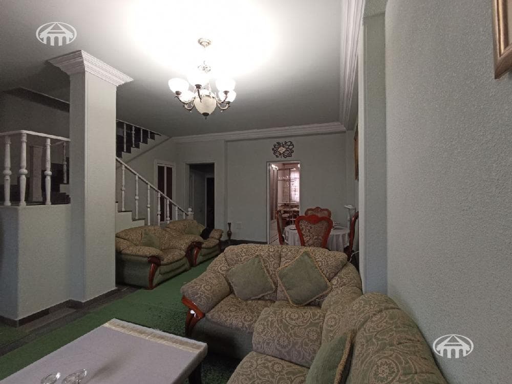 Дом · 6 комн. · 327 м² · Эребуни