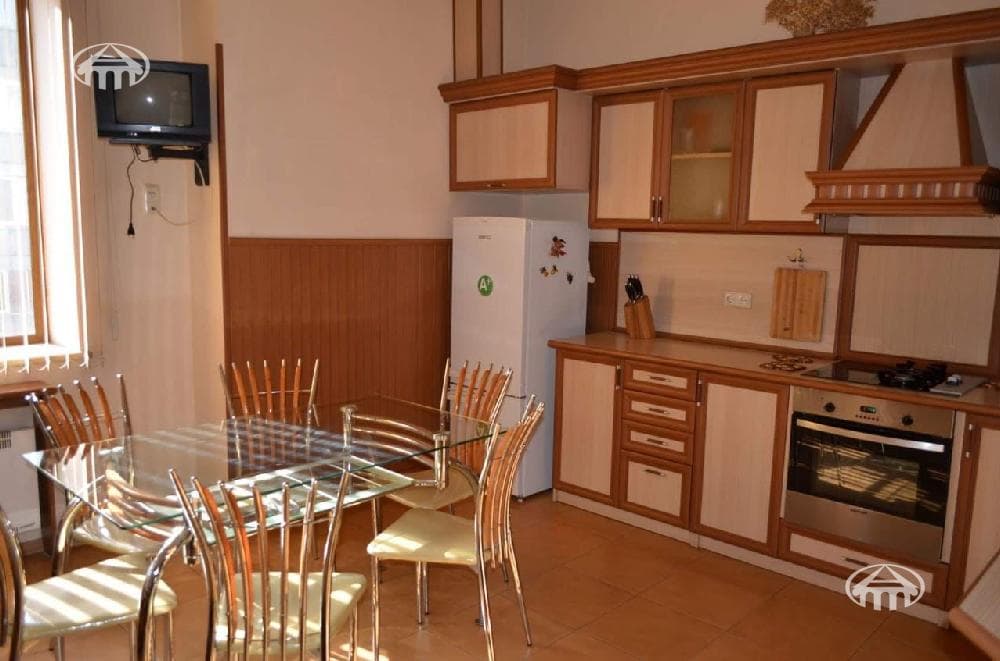 Apartment · 5 rooms · 181 m² · Kentron