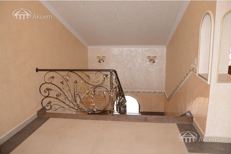 Дом · 5 комн. · 467 м² · Кентрон