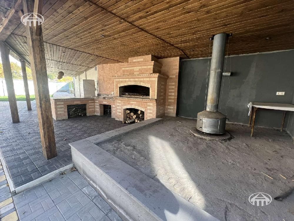 Особняк · 5 комн. · 350 м² · Гарни