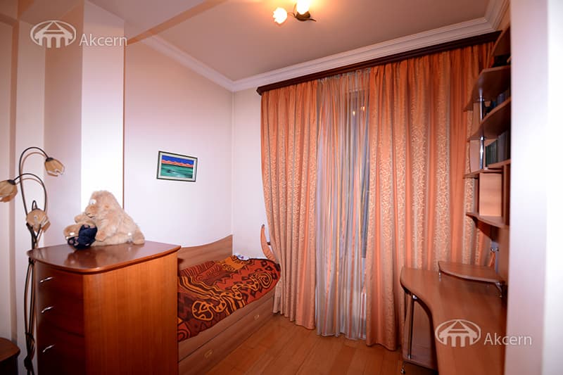 Квартира · 4 комн. · 186 м² · Кентрон