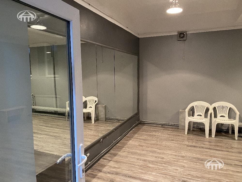 Գրասենյակ · 141 մ² · Կենտրոն