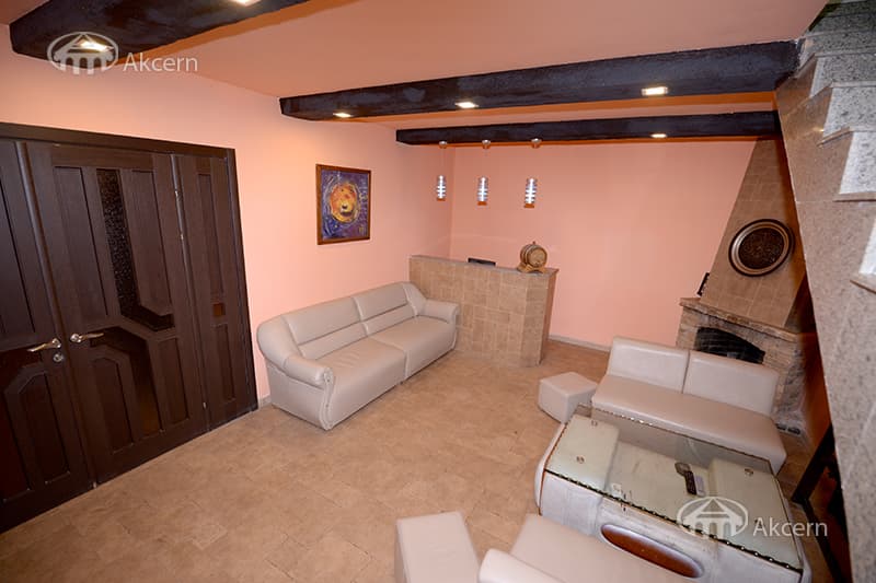 Hotel · 230 m² · Kentron