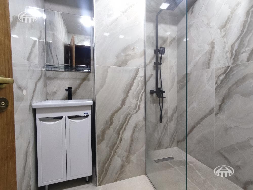 Apartment · 2 rooms · 65 m² · Kentron