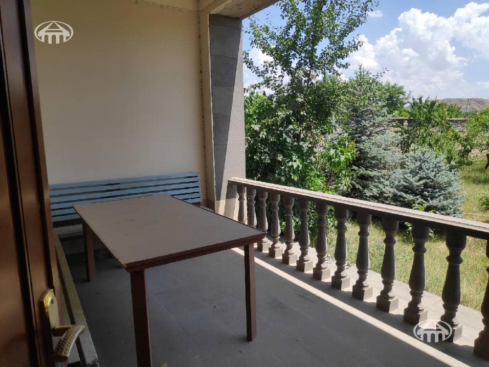 Mansion · 5 rooms · 300 m² · Arinj