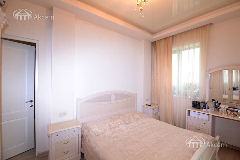 Квартира · 3 комн. · 111 м² · Кентрон