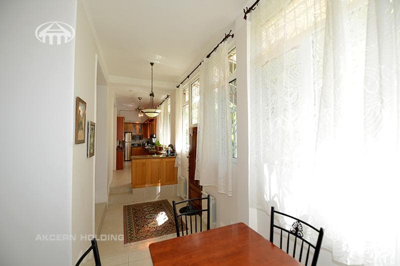 Apartment · 5 rooms · 270 m² · Kentron