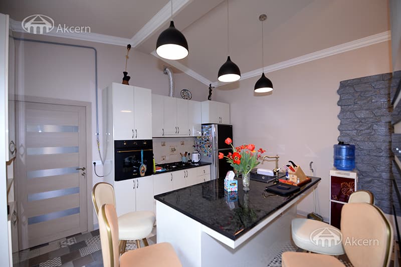 Дом · 5 комн. · 540 м² · Кентрон