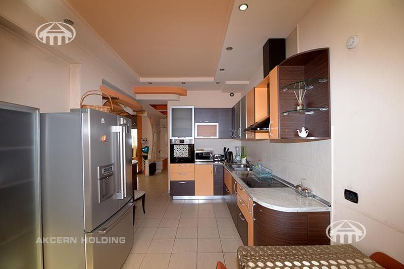 Квартира · 4 комн. · 160 м² · Кентрон