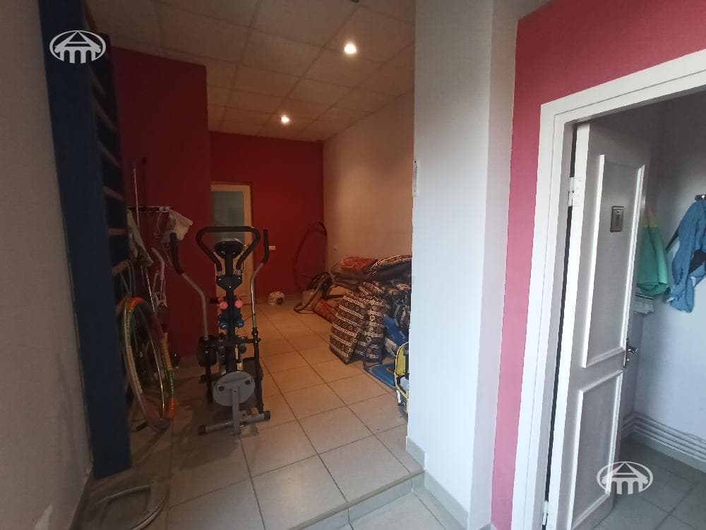 House · 8 rooms · 459 m² · Nor Nork