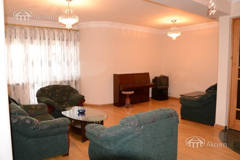House · 6 rooms · 250 m² · Arabkir