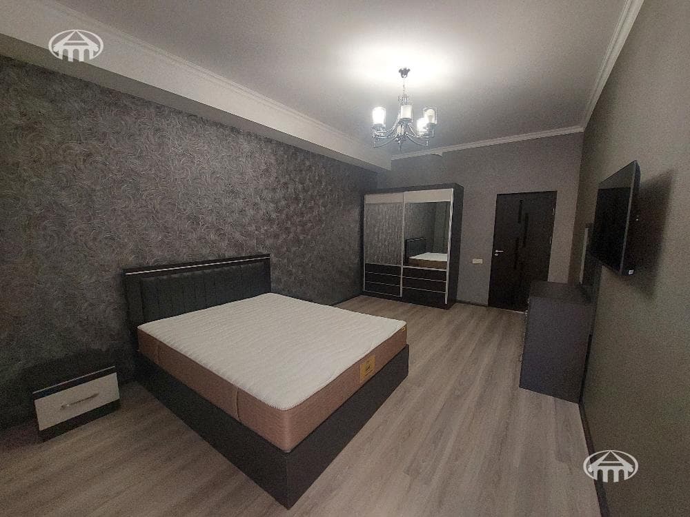 Apartment · 3 rooms · 130 m² · Kentron
