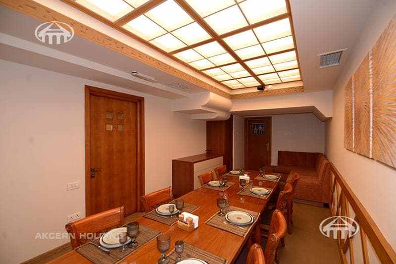 Restaurant · 497 m² · Kentron