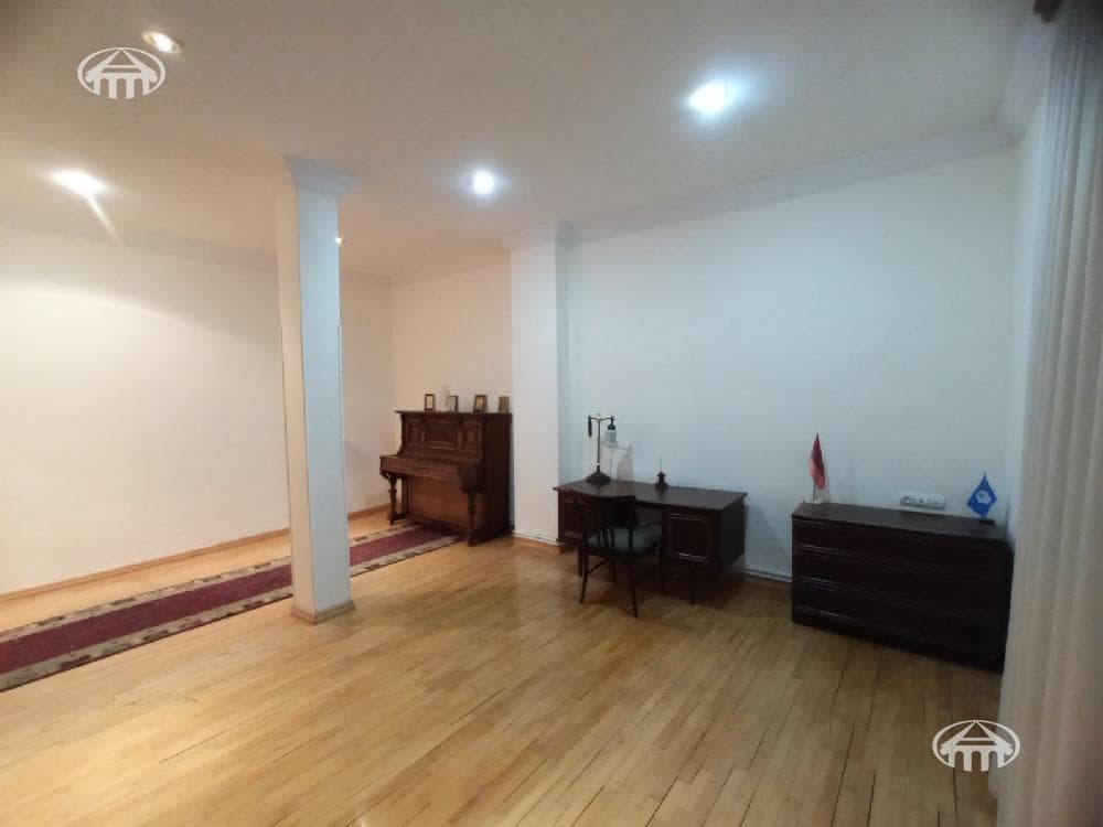 Apartment · 4 rooms · 144 m² · Kentron