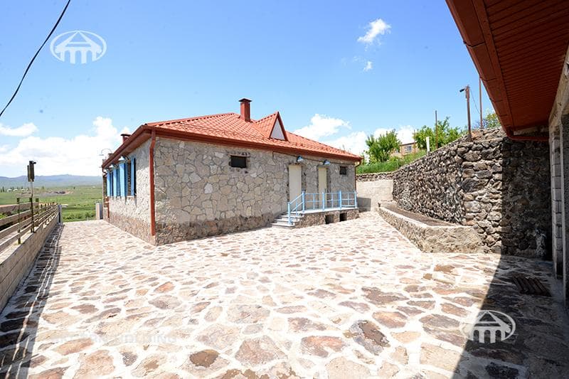 Mansion · 4 rooms · 244 m² · Saghmosavan