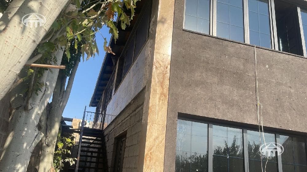 Дом · 5 комн. · 375 м² · Аджапняк