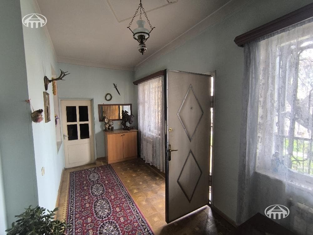 Дом · 6 комн. · 376 м² · Аван