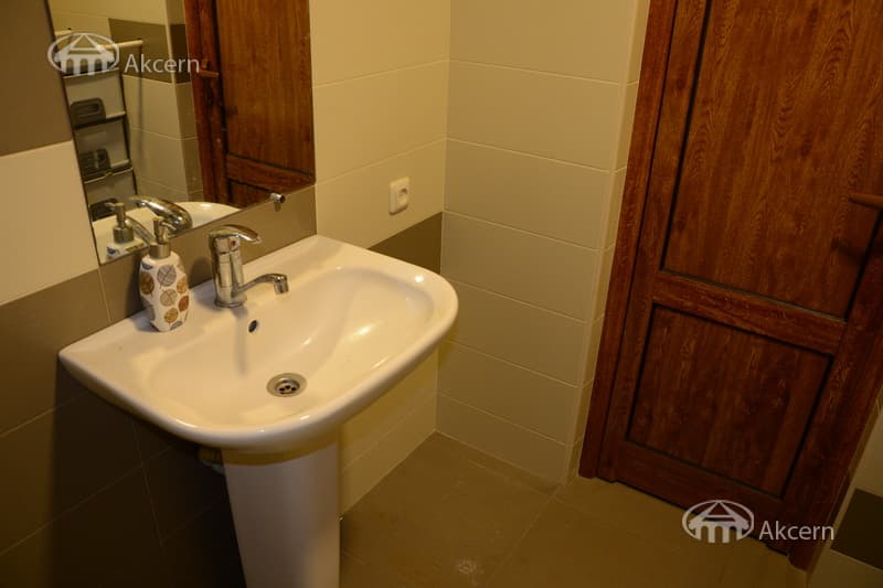 Квартира · 4 комн. · 131 м² · Аджапняк