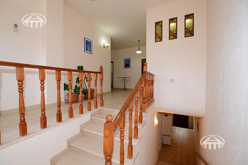 House · 6 rooms · 273 m² · Arabkir