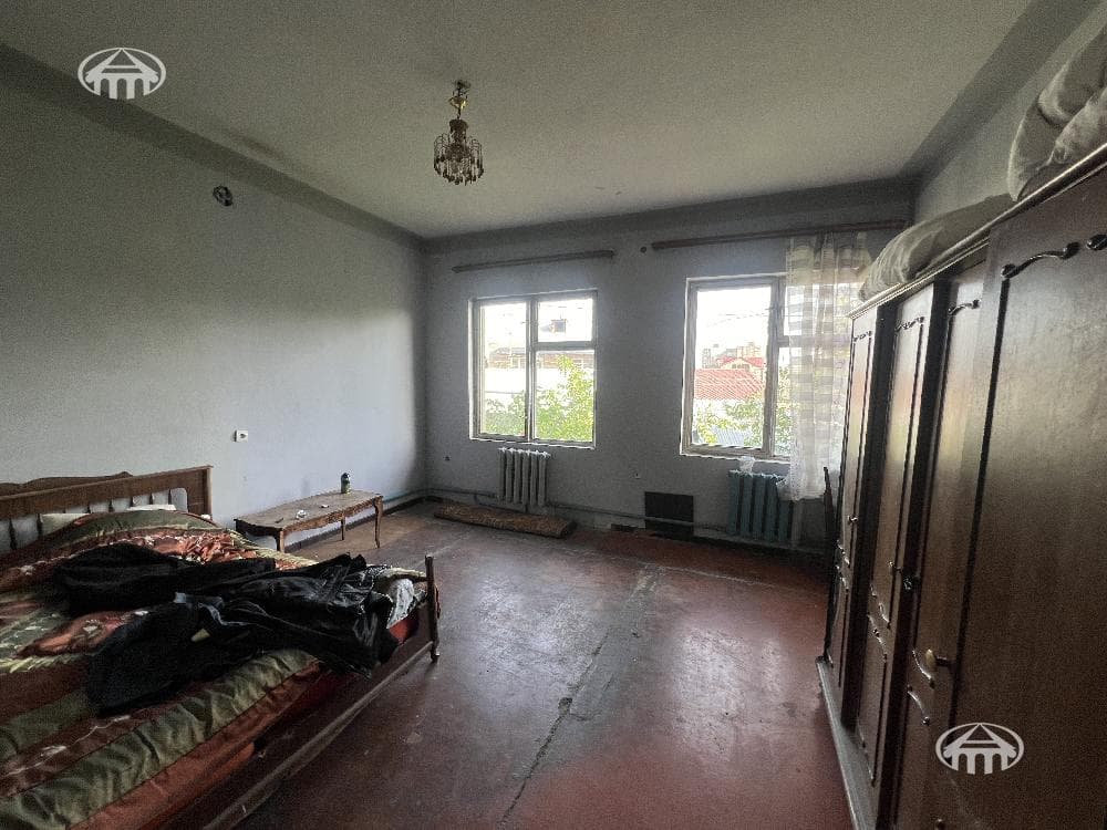 House · 9 rooms · 400 m² · Ajapnyak