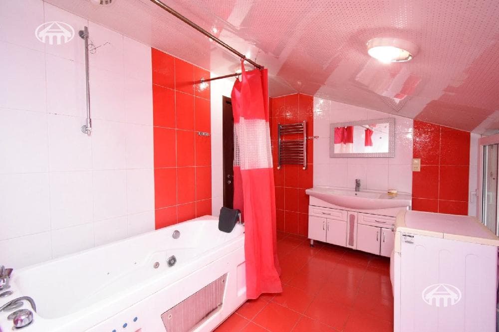 Дом · 8 комн. · 519 м² · Кентрон