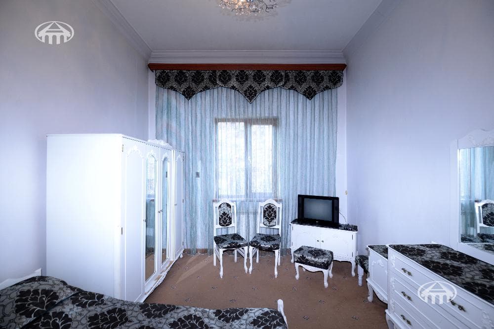 Սեփական տուն · 4 սեն. · 285 մ² · Էրեբունի
