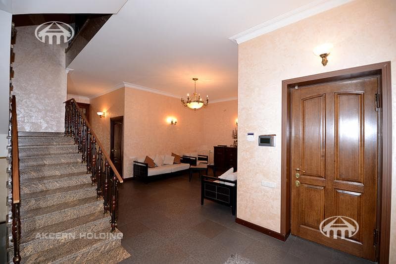 Особняк · 9 комн. · 650 м² · Аджапняк