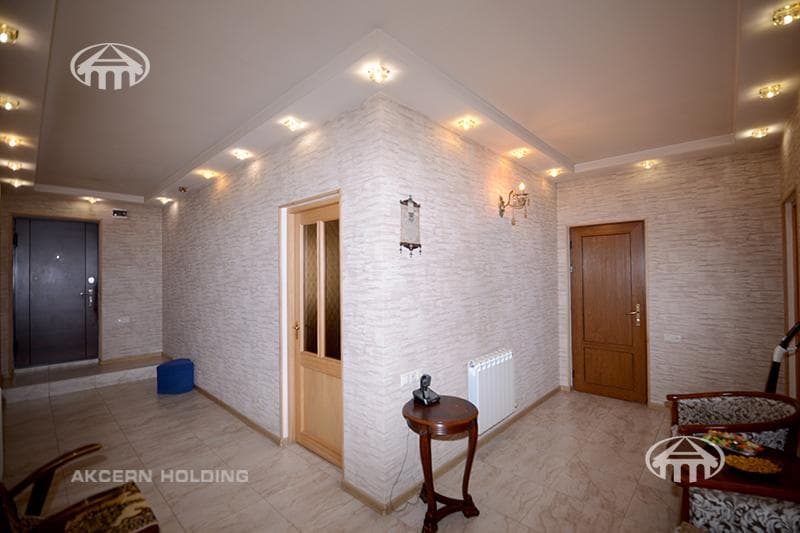 House · 5 rooms · 162 m² · Kentron