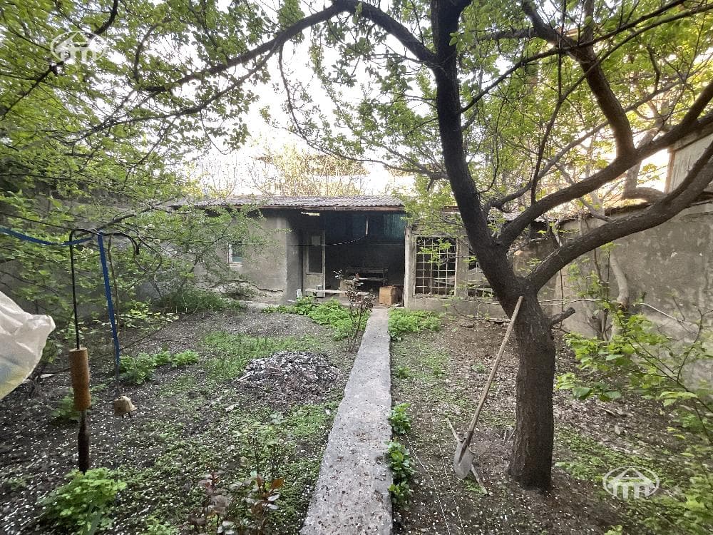 Дом · 9 комн. · 375 м² · Эребуни