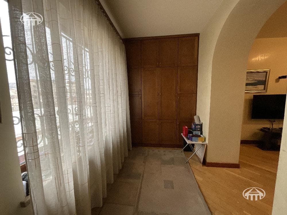Квартира · 4 комн. · 161 м² · Кентрон