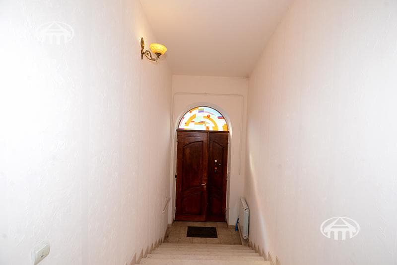 House · 6 rooms · 273 m² · Arabkir