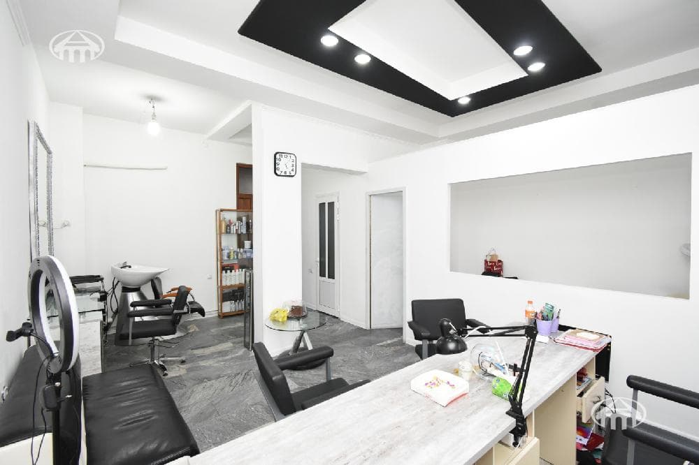 Retail · 222 m² · Kentron