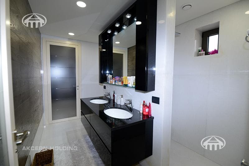 Mansion · 5 rooms · 777 m² · Avan
