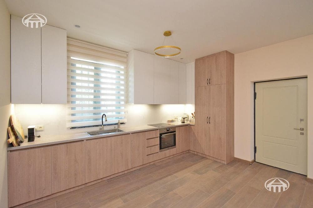 Особняк · 4 комн. · 272 м² · Птгни