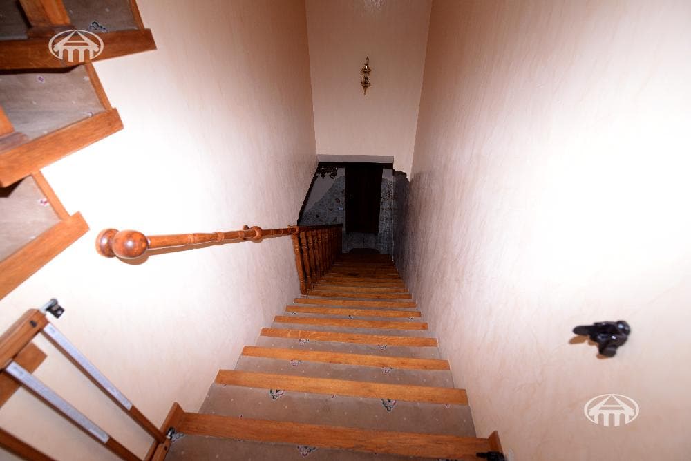 Սեփական տուն · 4 սեն. · 285 մ² · Էրեբունի